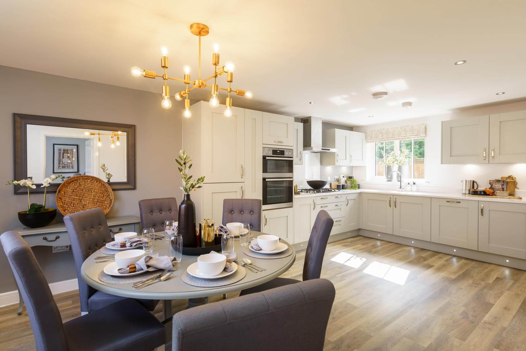 A modern, spacious kitchen/dining area