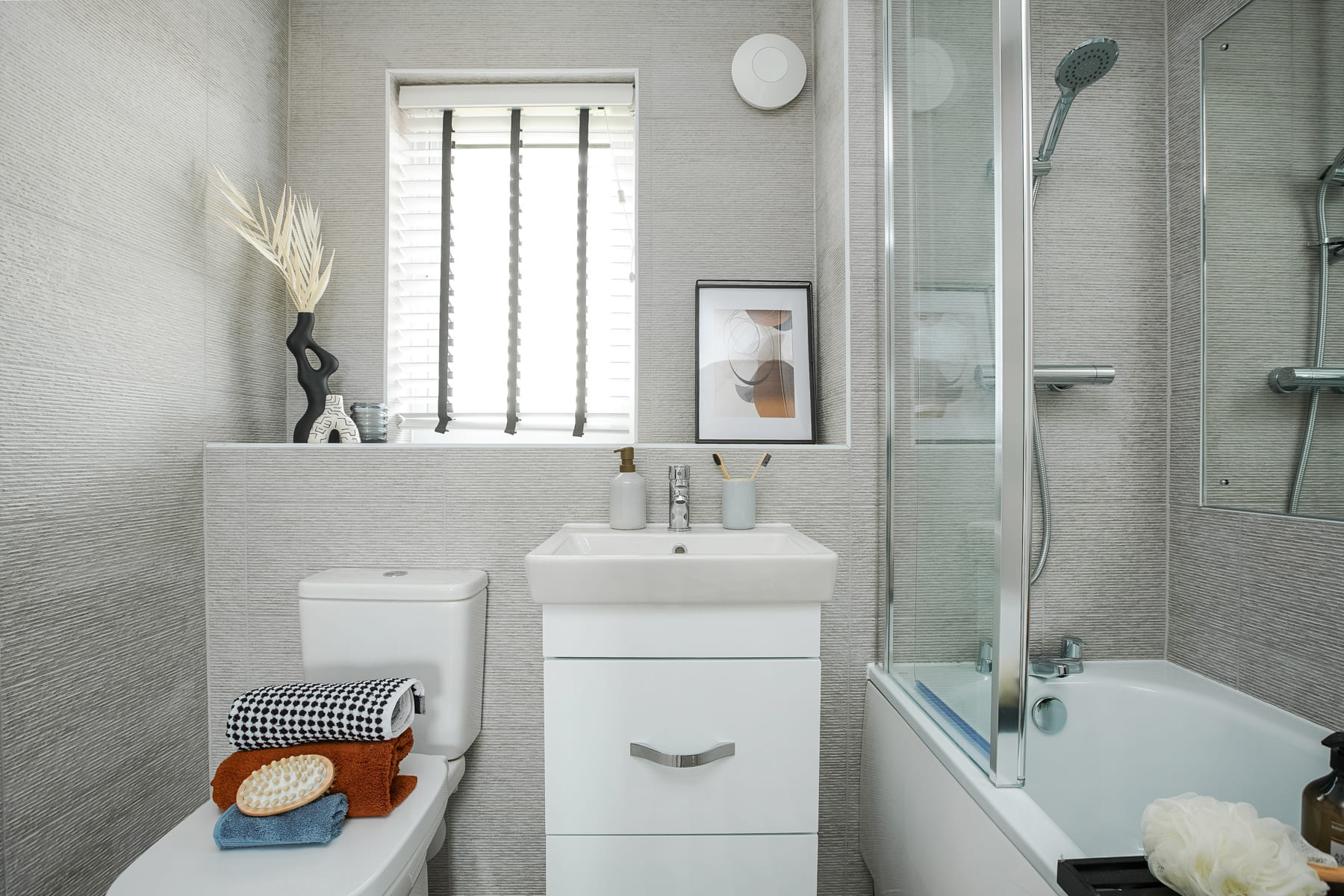 Toilet, sink and bath