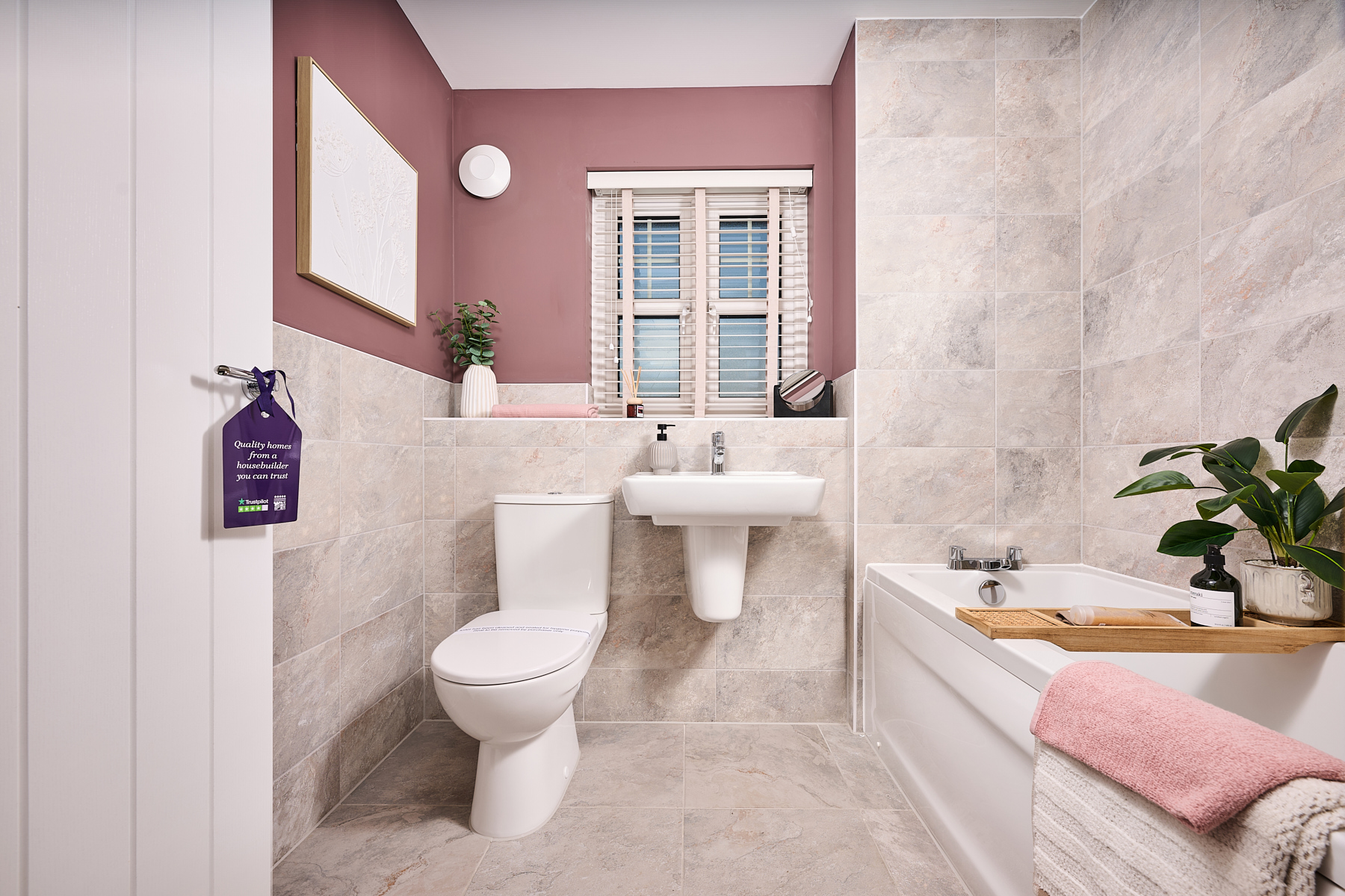 Keeford main bathroom