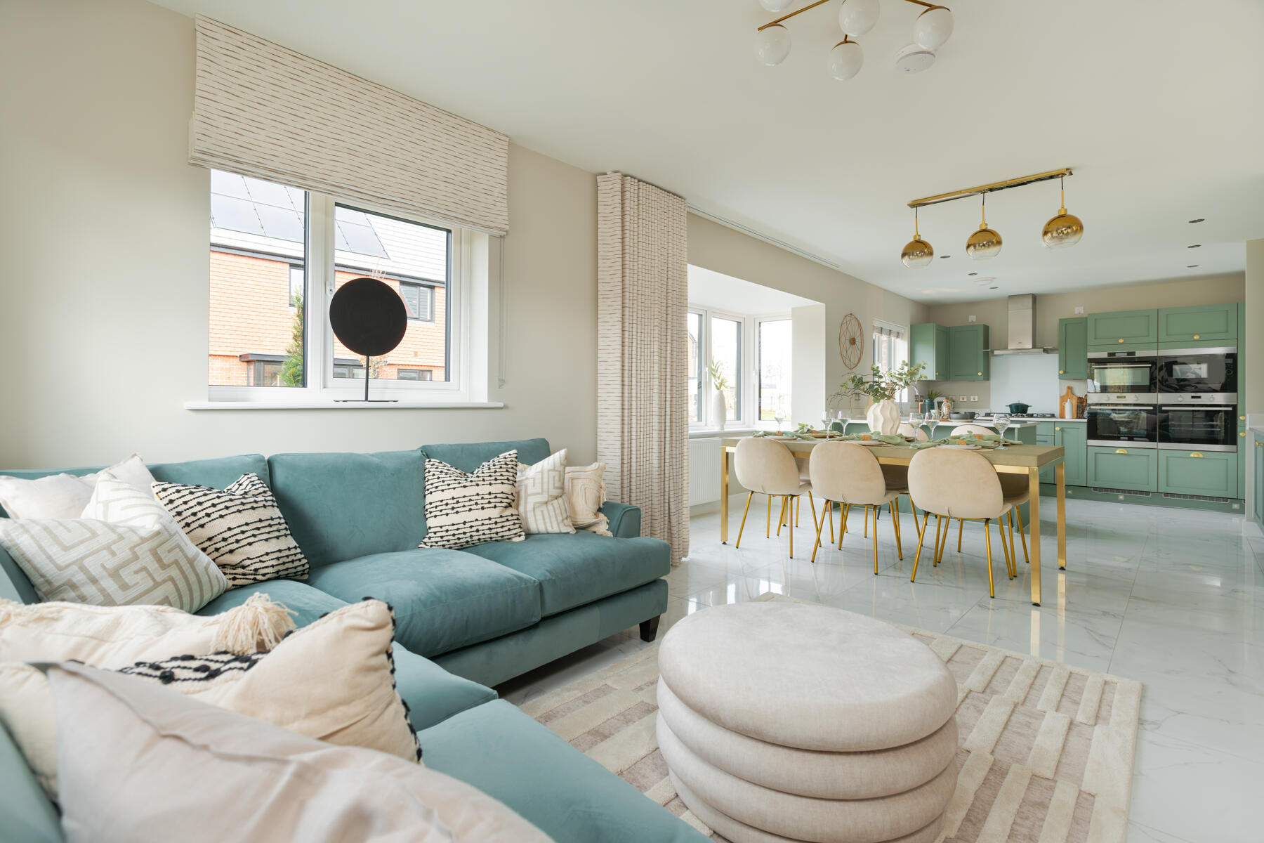 Open plan kitchen/dining/living area