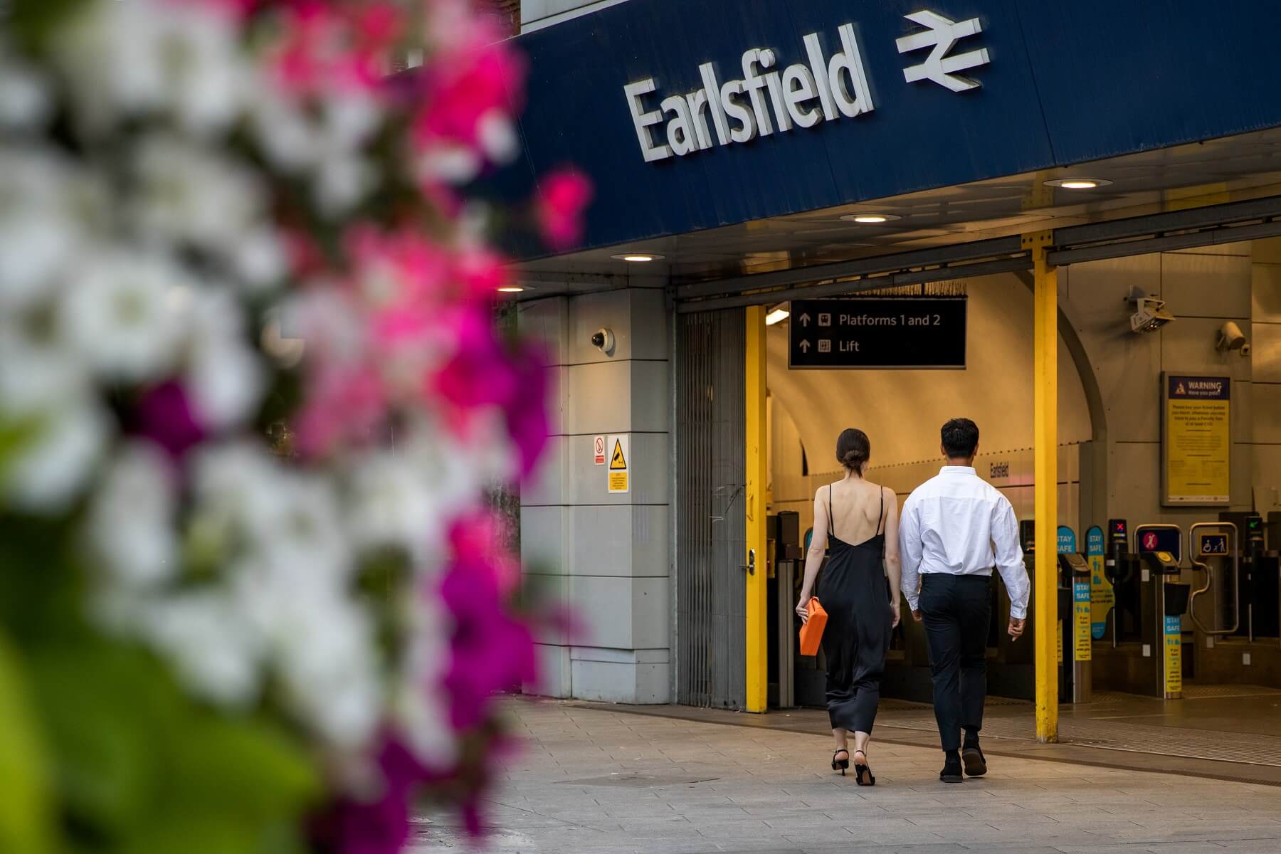 Earlsfield train station