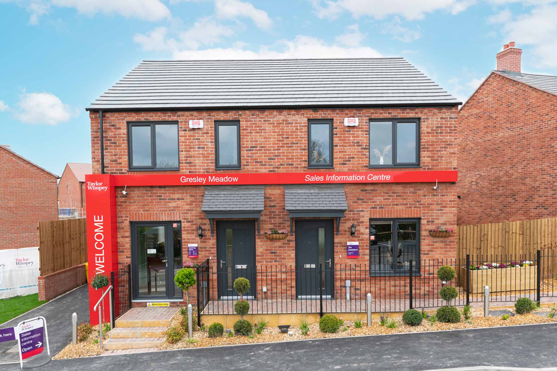Gresley Meadow sales centre and Ambleford show home