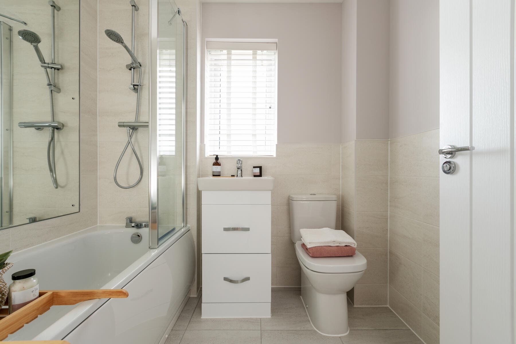 TW EA_Brittania Grange_NT31_Kingdale_Bathroom_1800x1200