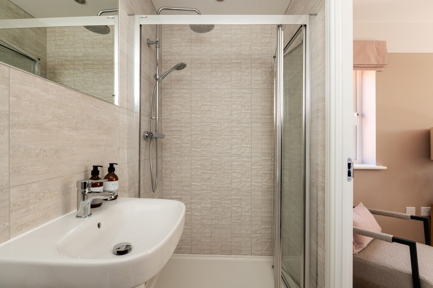 TW EA_Brittania Grange_NT31_Kingdale_En Suite_1800x1200