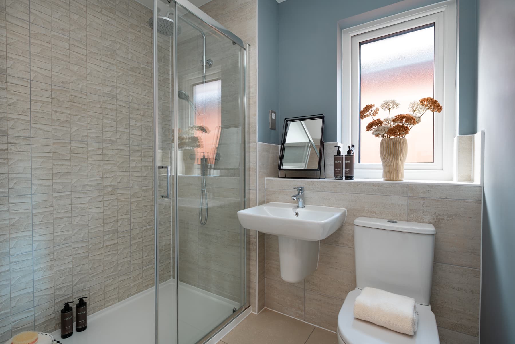 En suite to the main bedroom