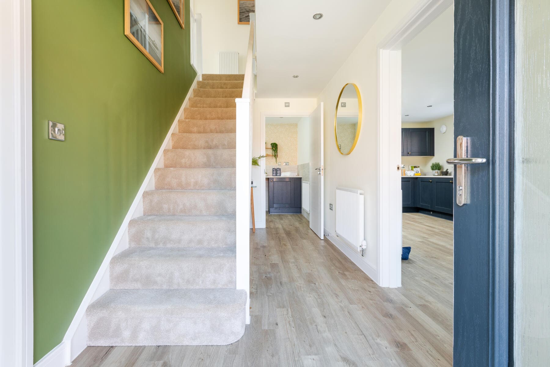 Entrance hall with stairs