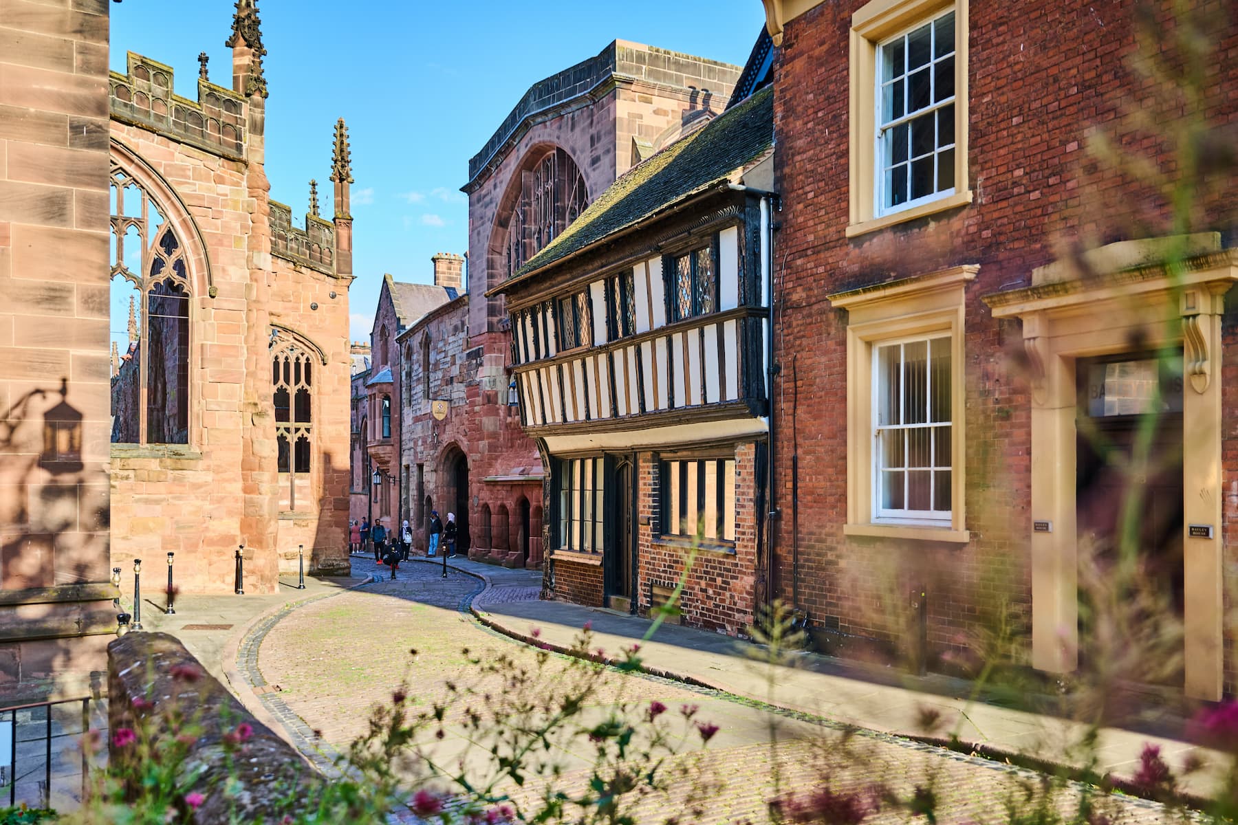 Perfectly placed between Coventry and Rugby