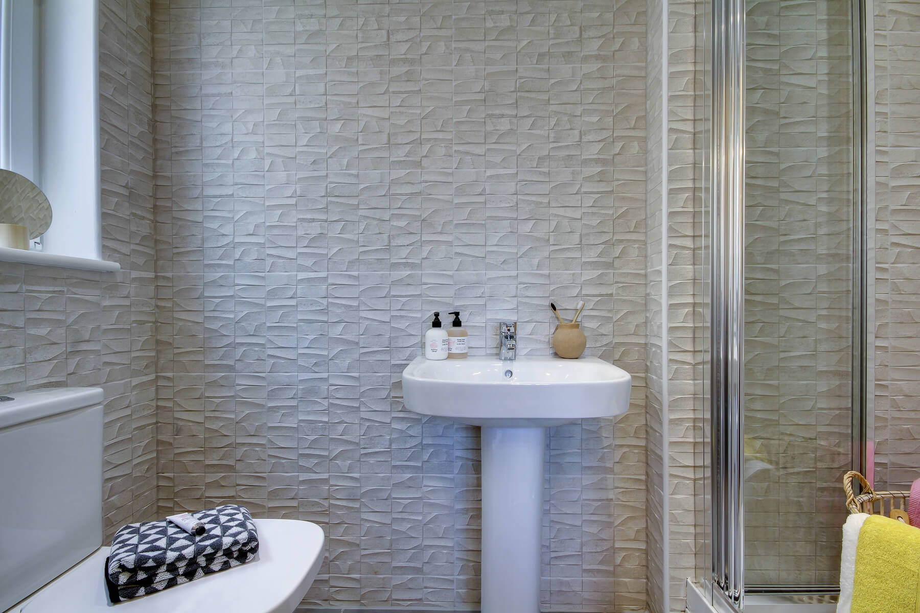 Taylor Wimpey Pentland Green Drummond en suite