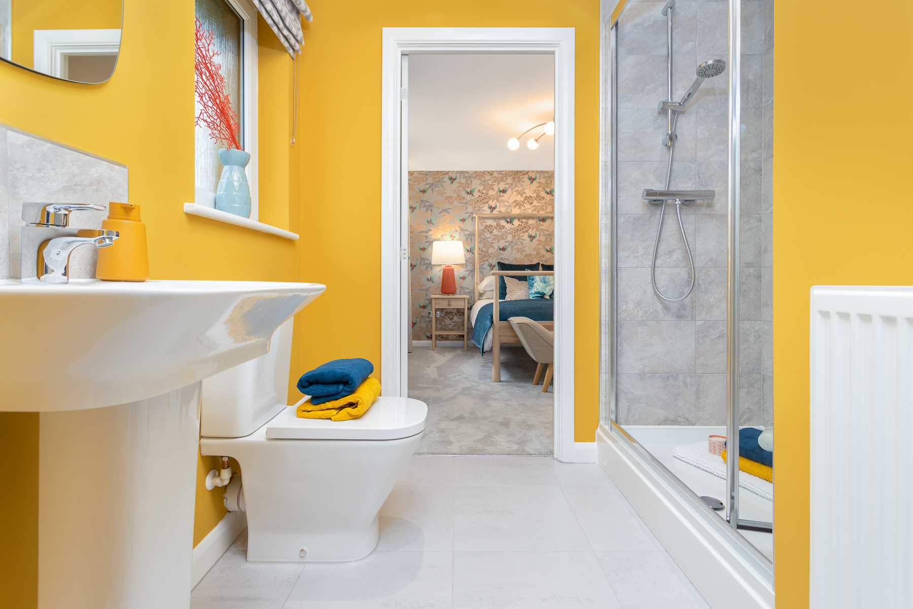 Jack & Jill en suite in the Stewart home