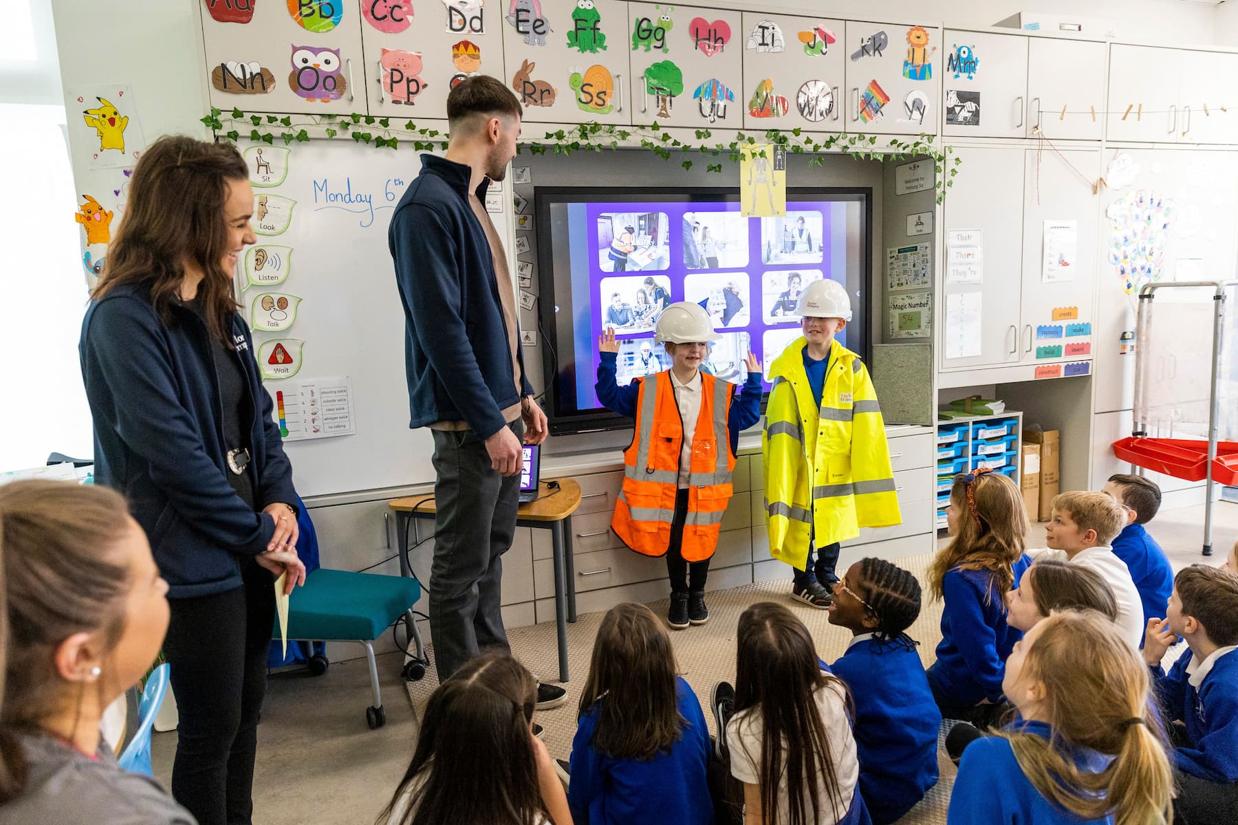 Dargavel Primary hi vis