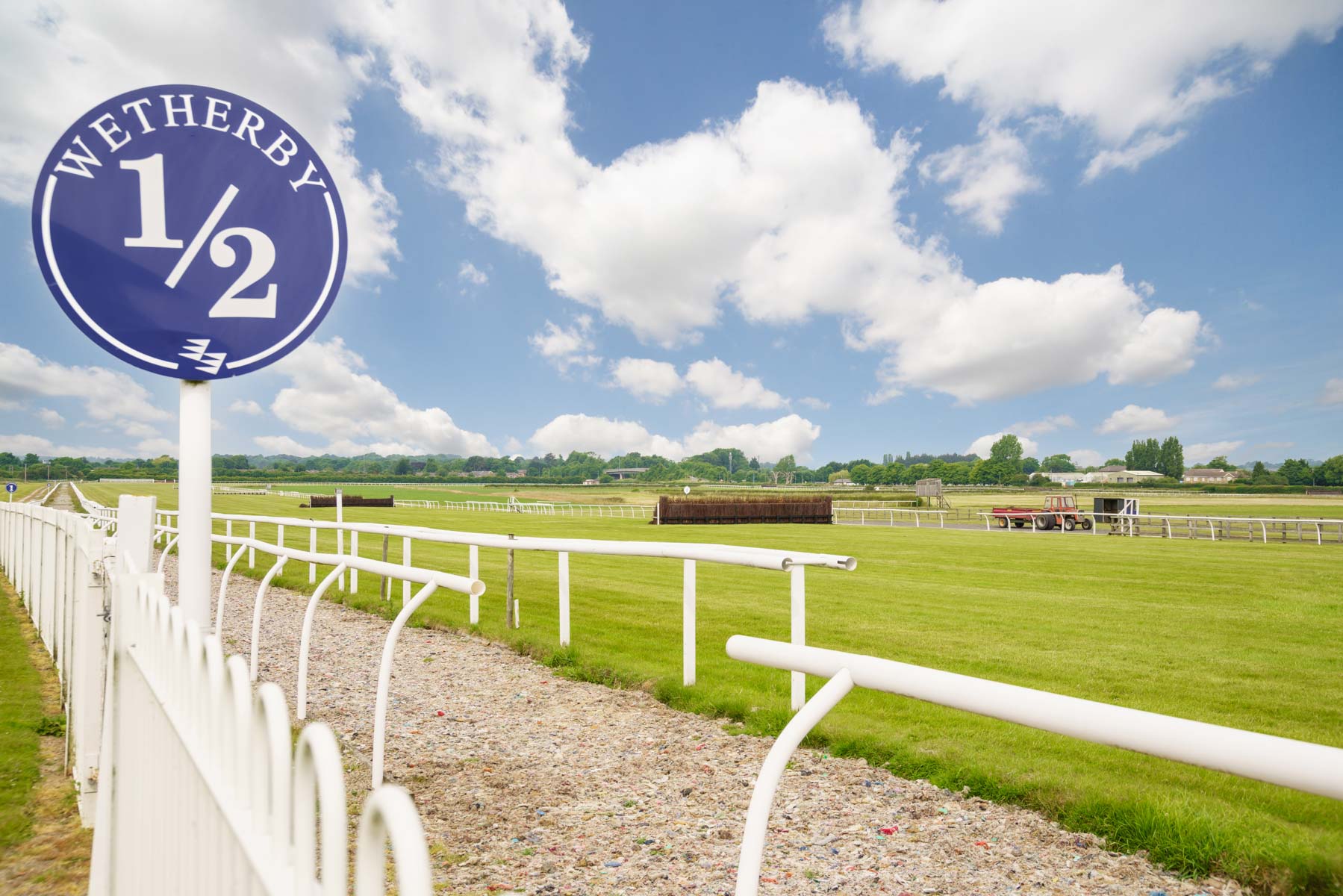 Wetherby Racecourse is located close to Swinnow Park