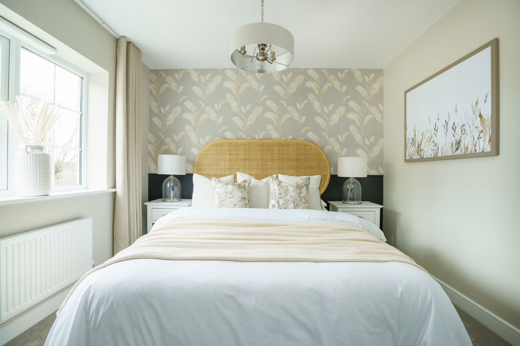 The main bedroom includes an en-suite bathroom