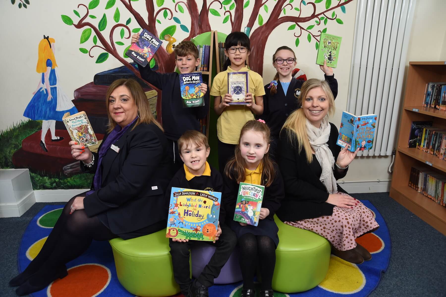 20323 TWSE Reculver School World Book Day Donation013