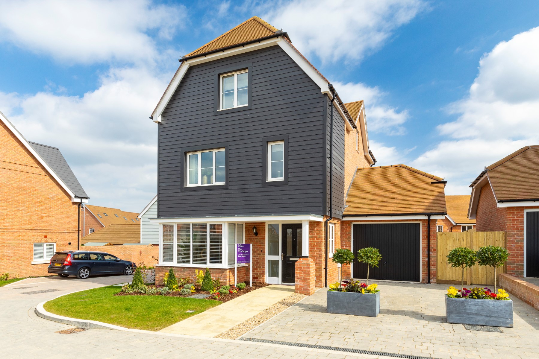 Kilnwood Vale, Faygate - Trafalgar - front garden