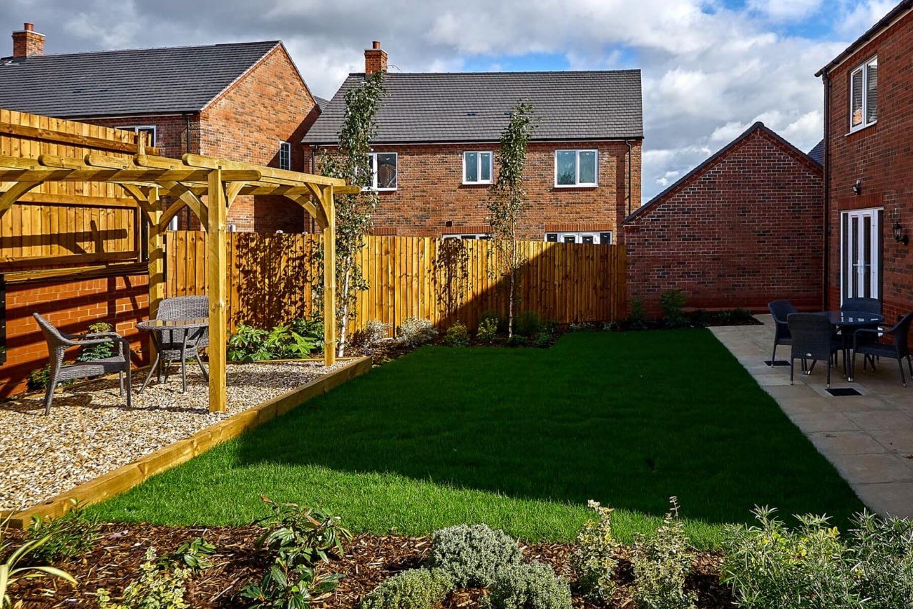 garden with pergola and grass