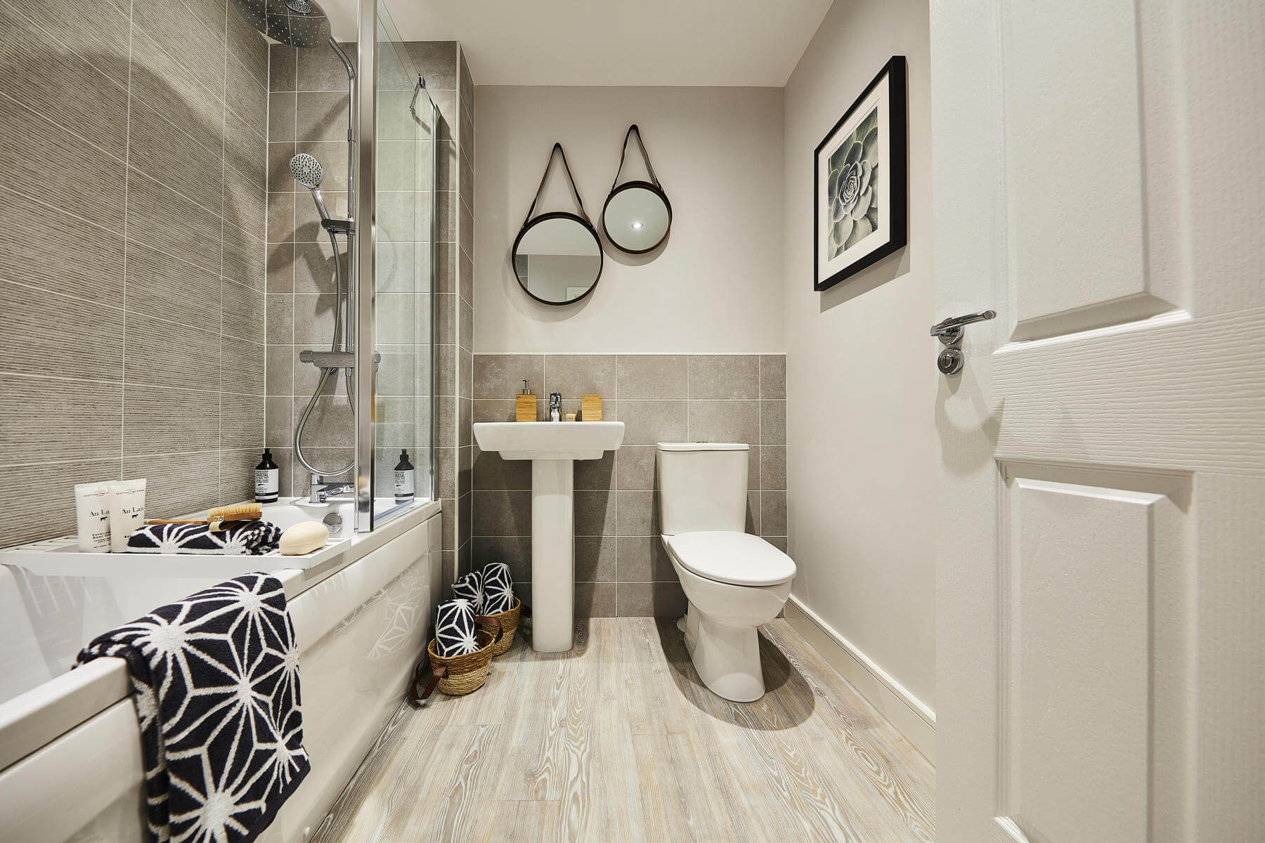 Flying Fields, Leamington Spa - bathroom