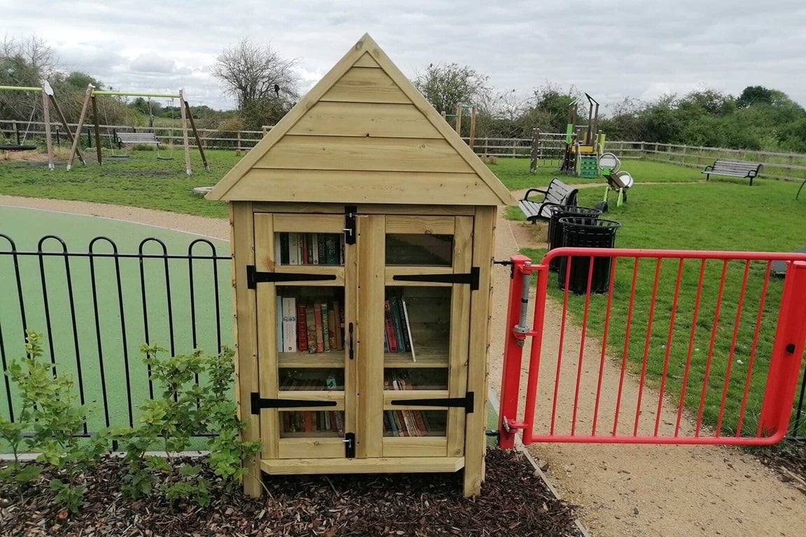 Aston Reach outdoor library