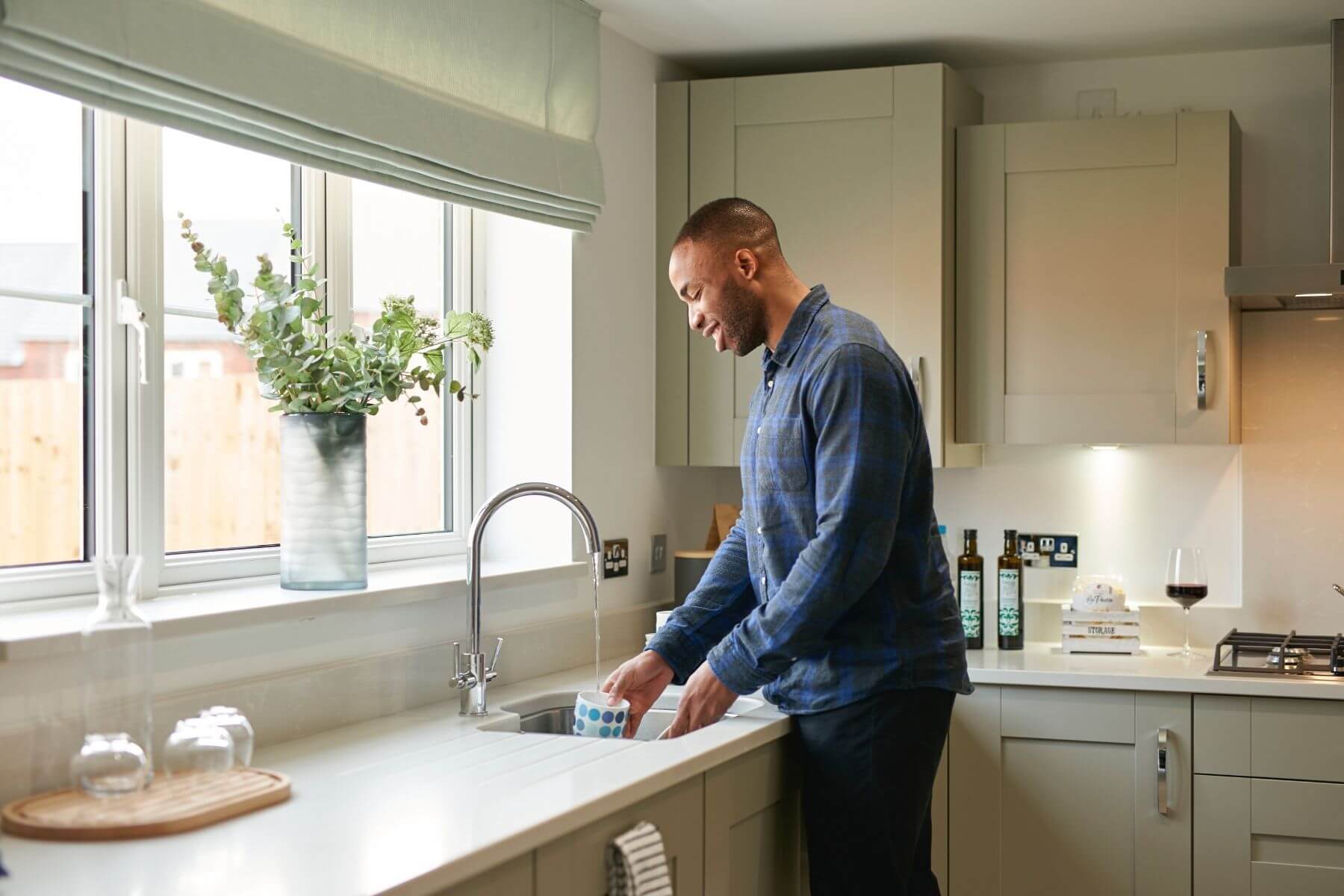 Man doing washing up