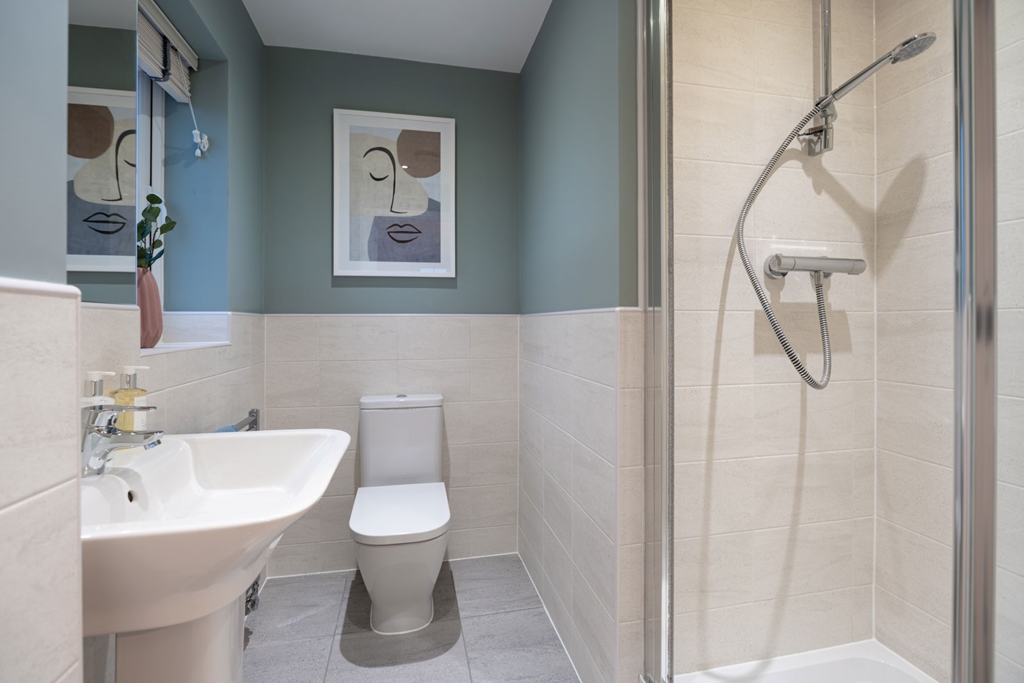 The Lavenham main bathroom