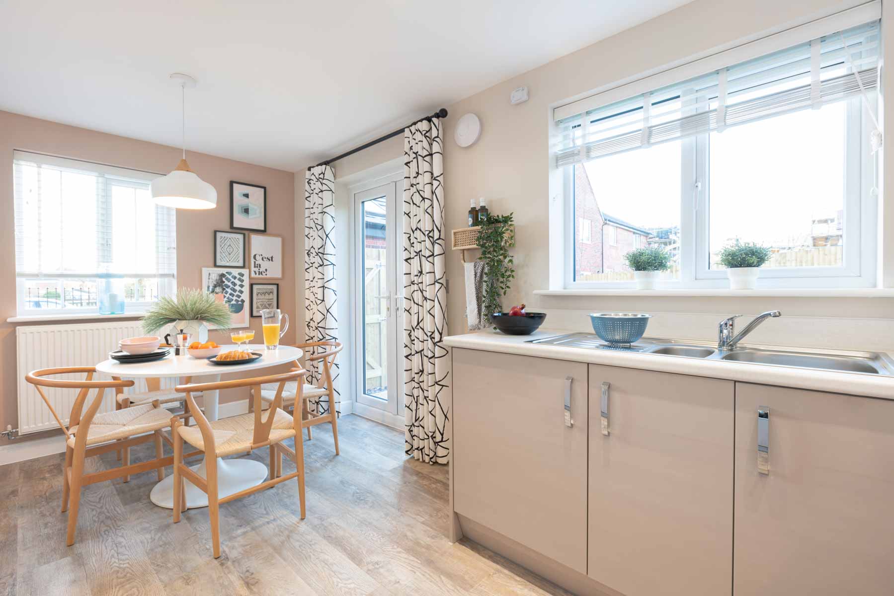 Kitchen dinr