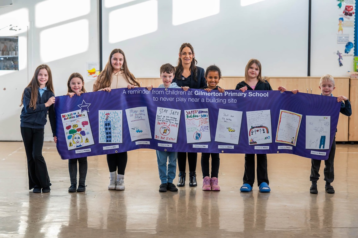Phoebe and fellow pupils from Gilmerton Primary School in Edinburgh with Taylor Wimpey’s local sales executive Nicolle Ross