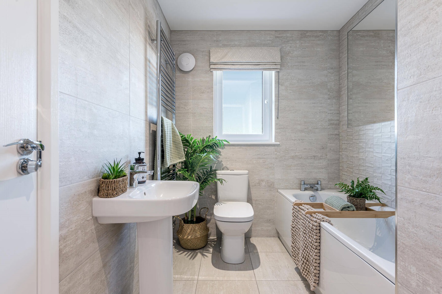 Taylor Wimpey stewart 4 bed bathroom