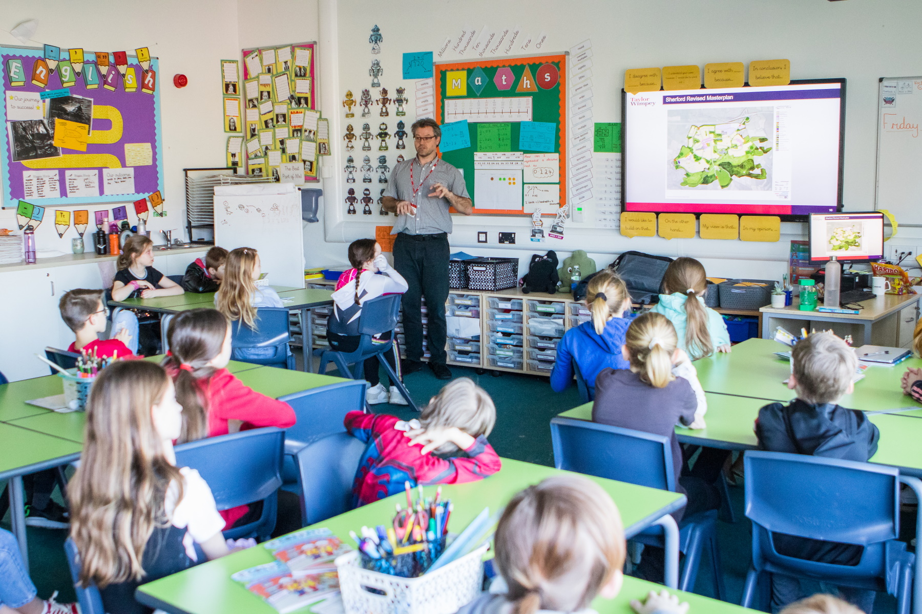Neil Blackmore, Sustainability champion for Taylor Wimpey Exeter, talks to Sherford Vale Primary School