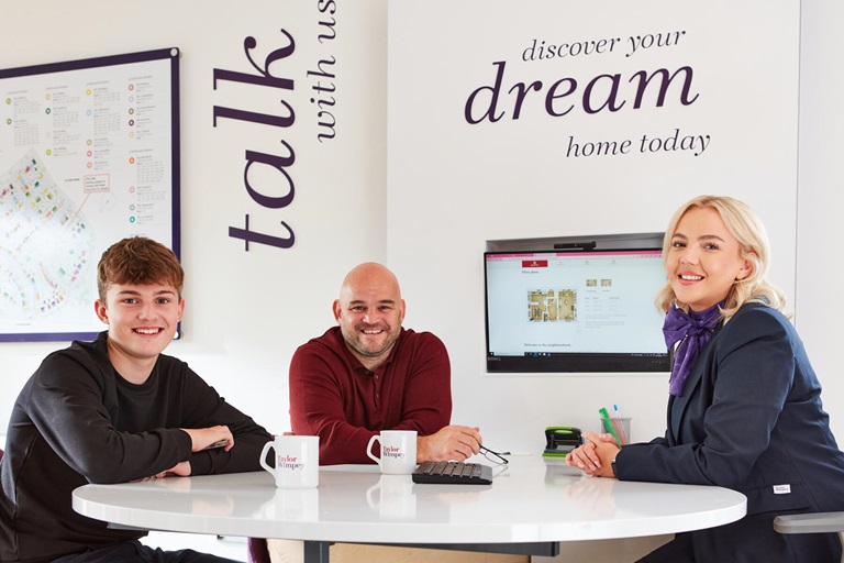Taylor Wimpey staff and customer