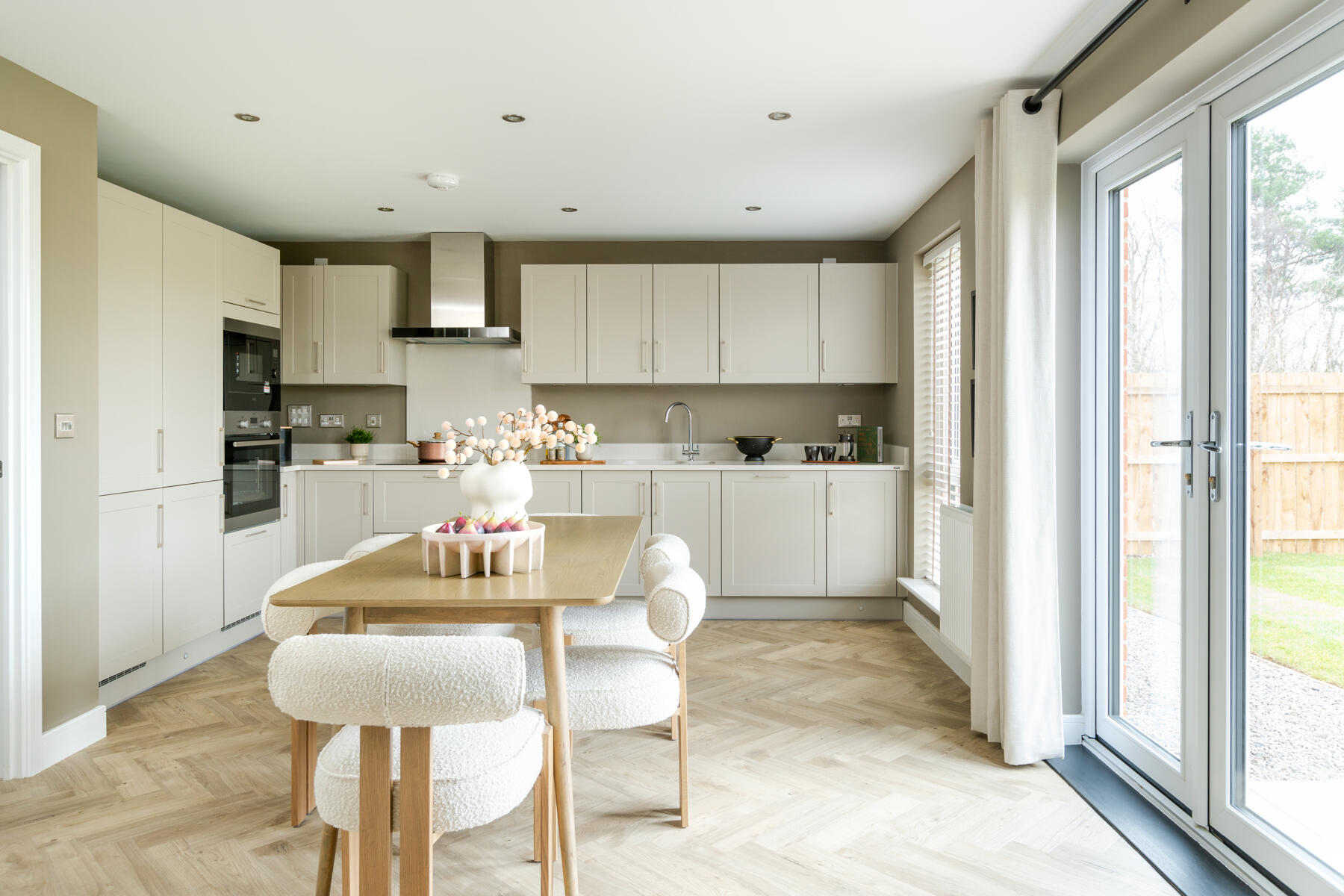 Sociable layouts for entertaining