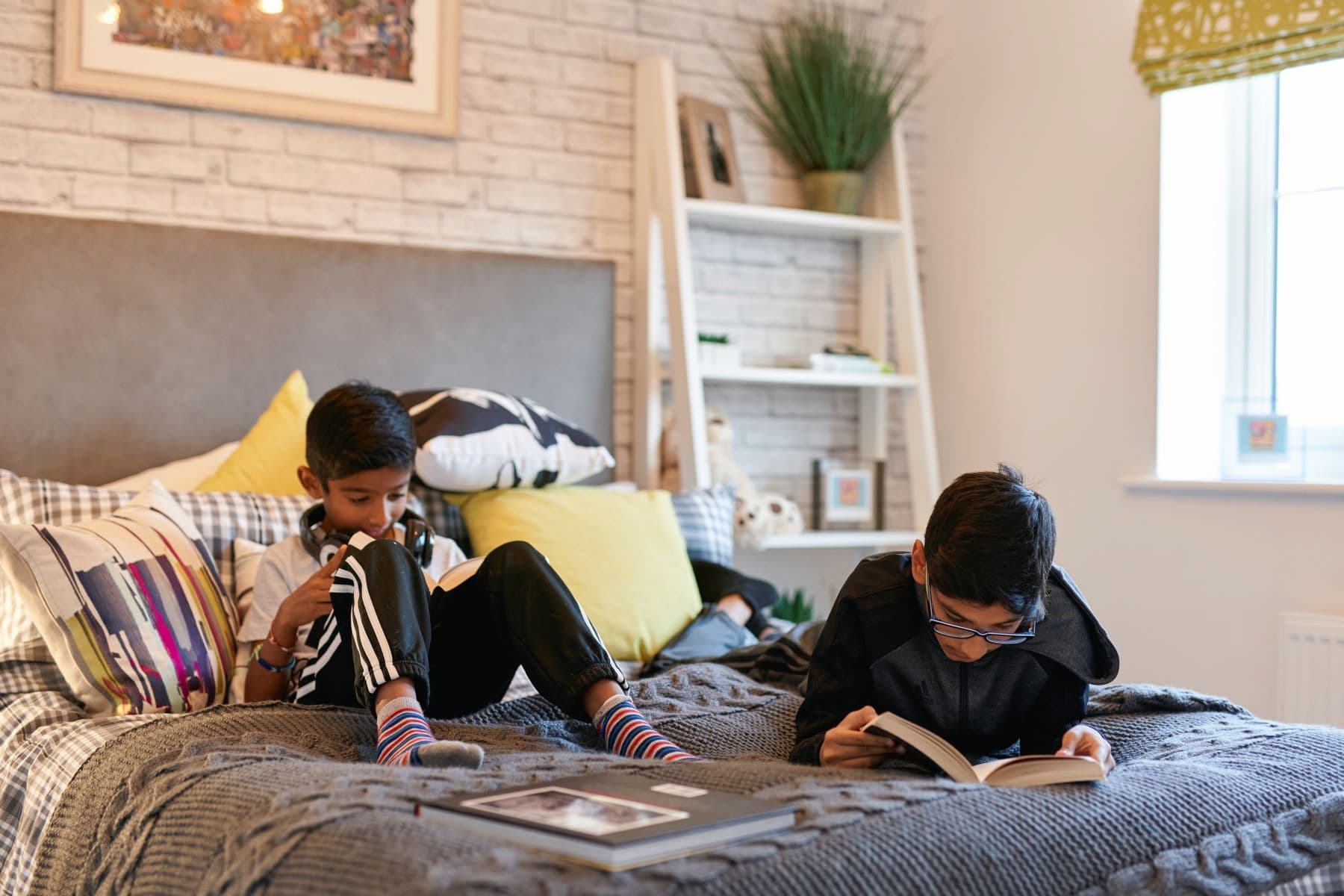 children reading