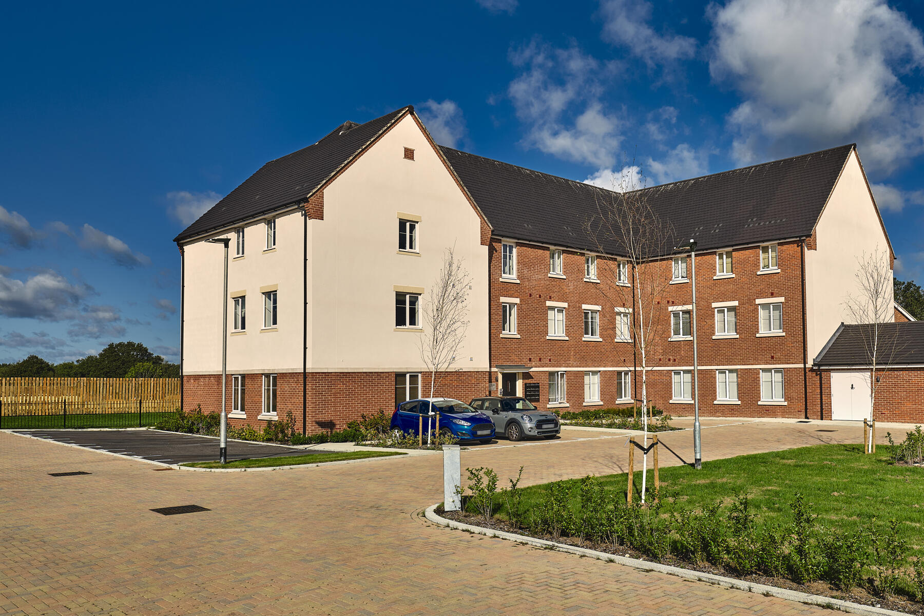 Wood ‧ New homes in Crawley ‧ Taylor Wimpey