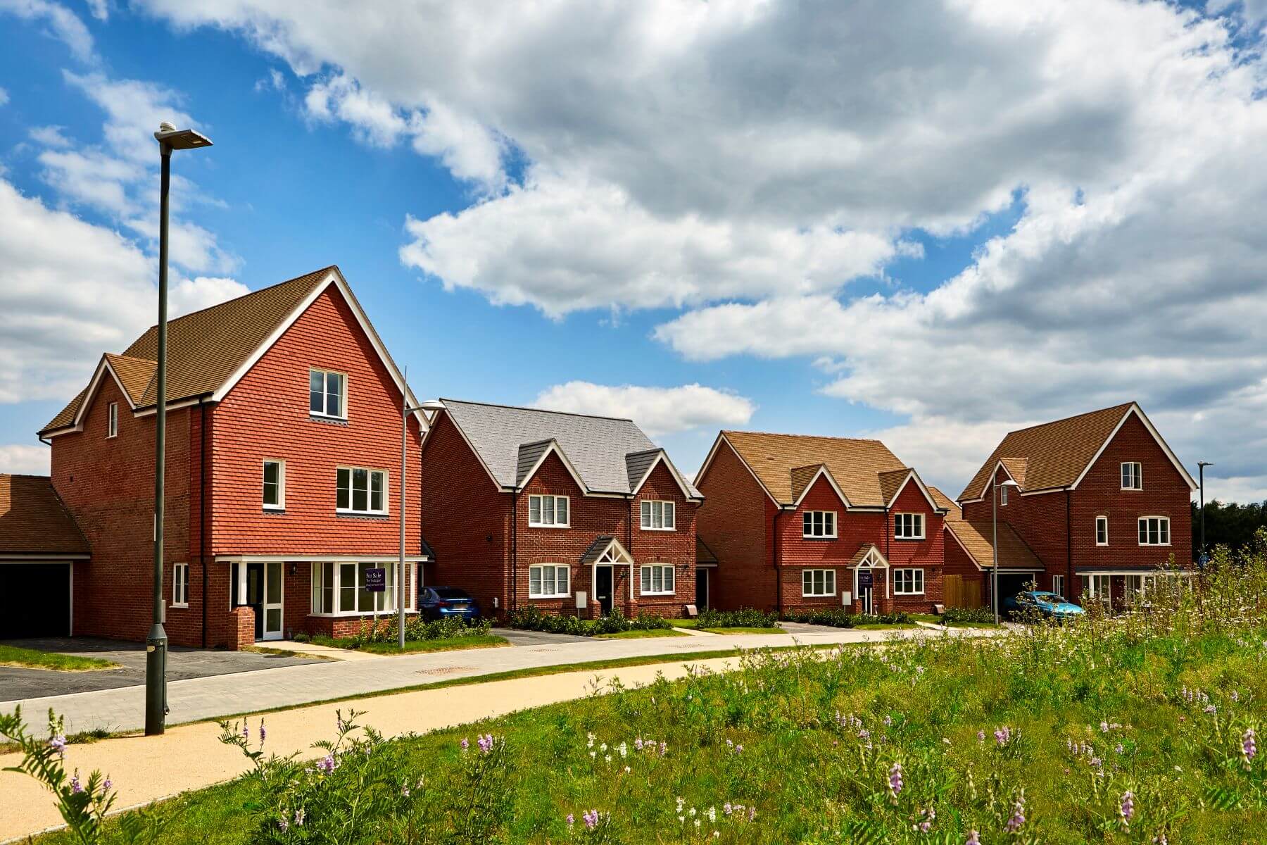 Wood ‧ New homes in Crawley ‧ Taylor Wimpey