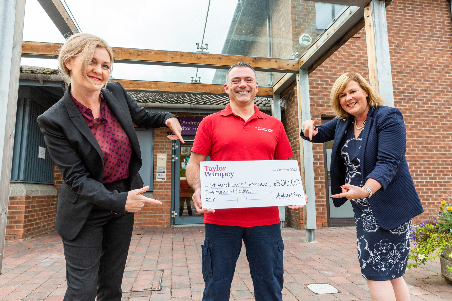 St Andrews Hospice donation Taylor Wimpey West Scotland