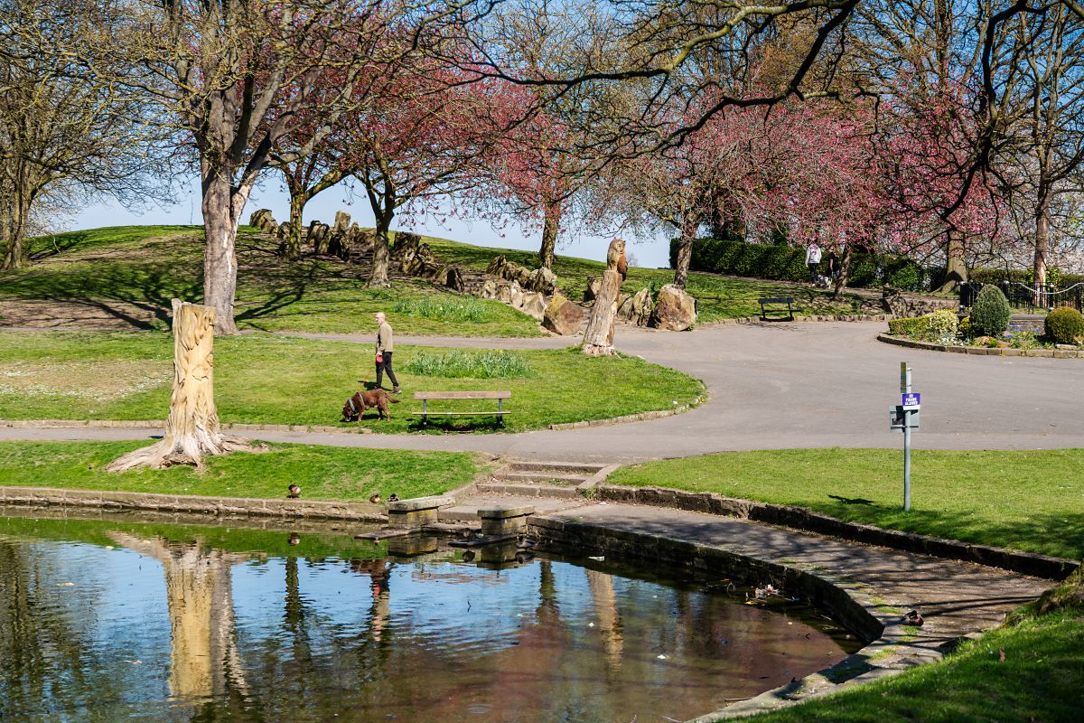 Nearby Haw Hill Park includes a play area, tennis courts and green space