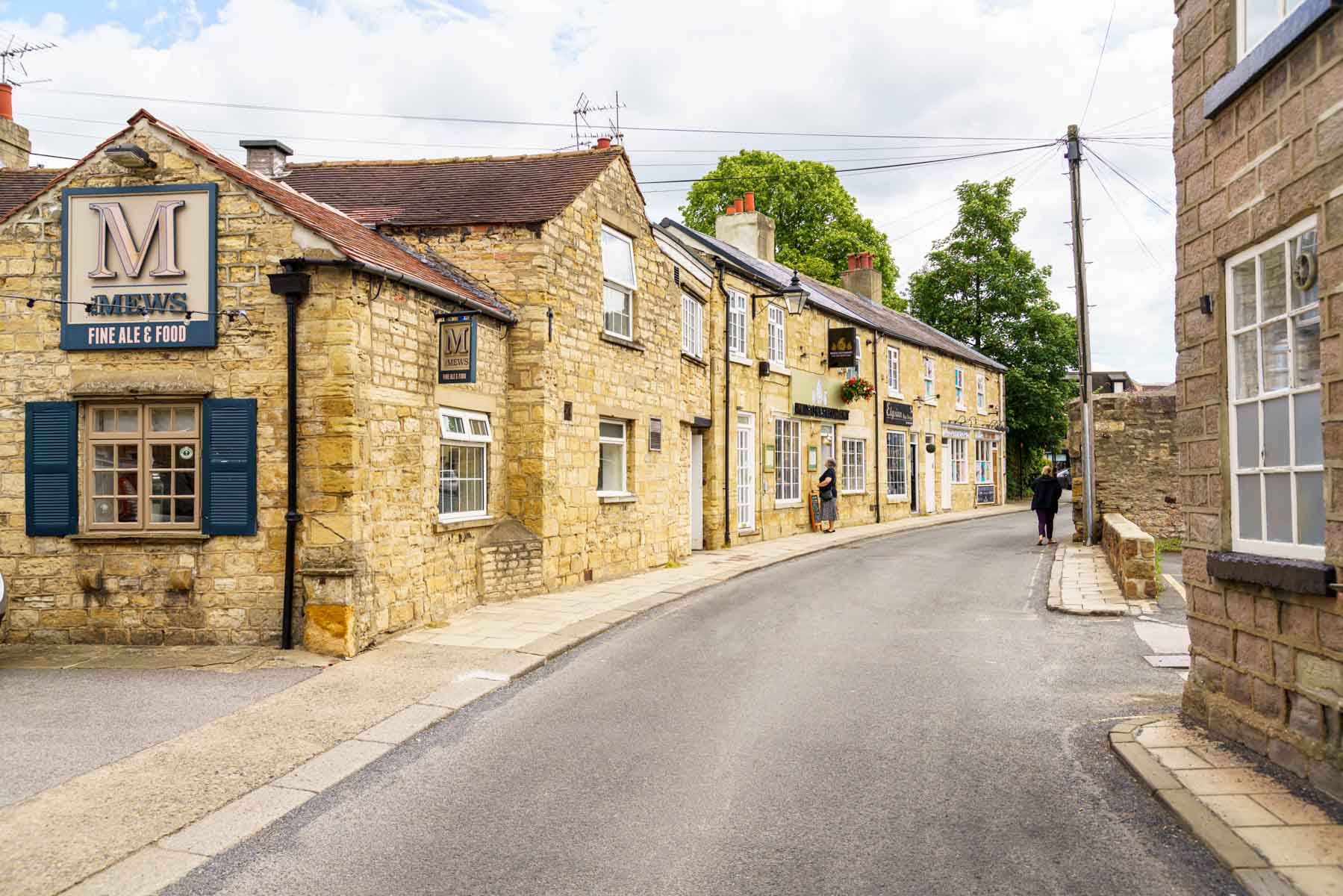 The nearby town centre benefits from a range of pubs, restaurants & shops