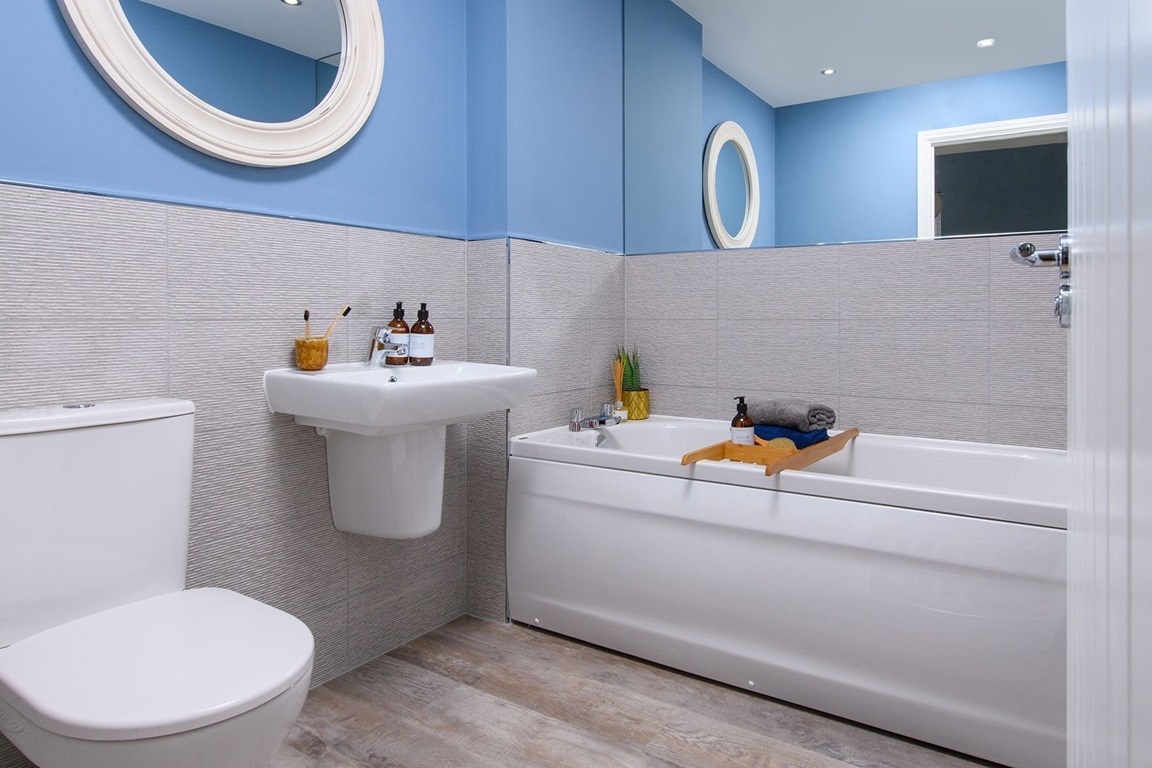 Example of a blue bathroom in a Taylor Wimpey home