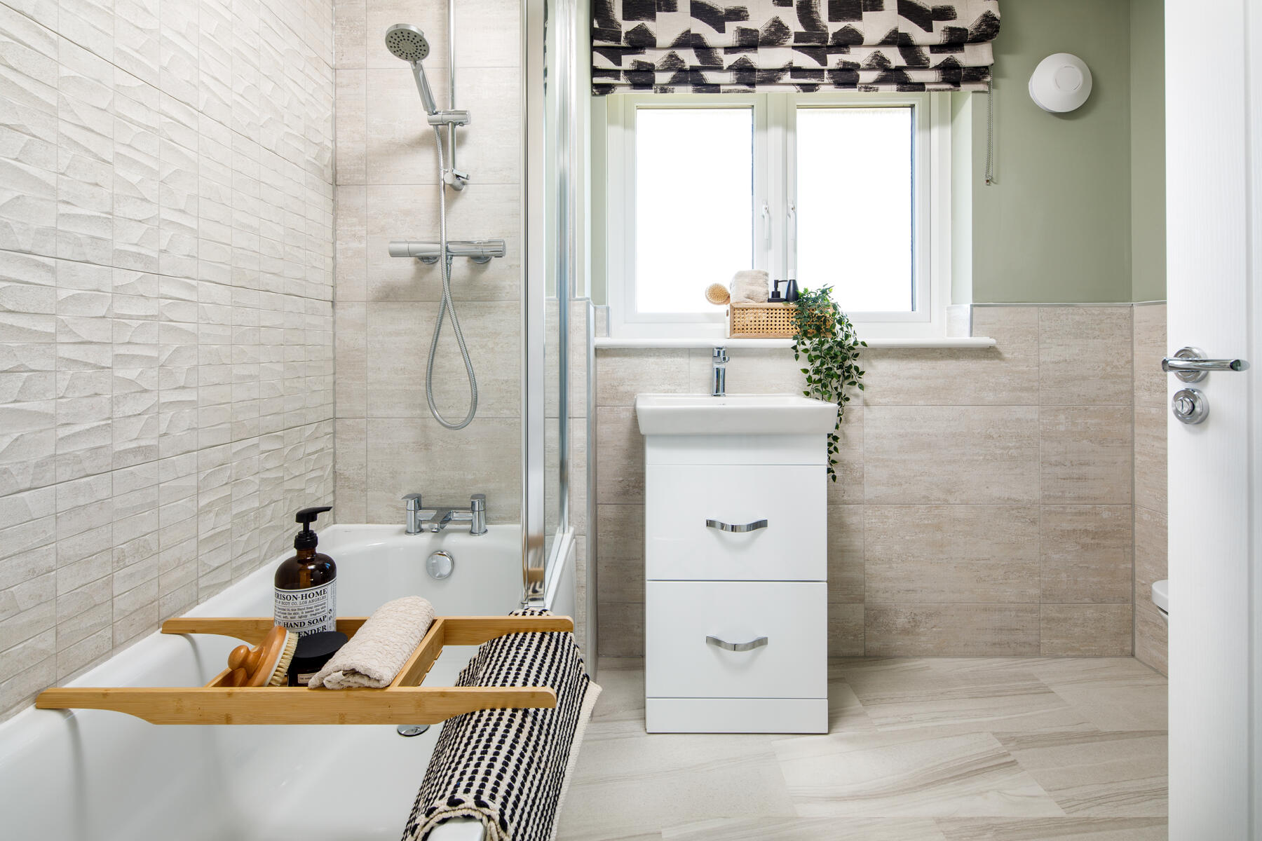 Aqualisa Smart Showers ‧ Taylor Wimpey