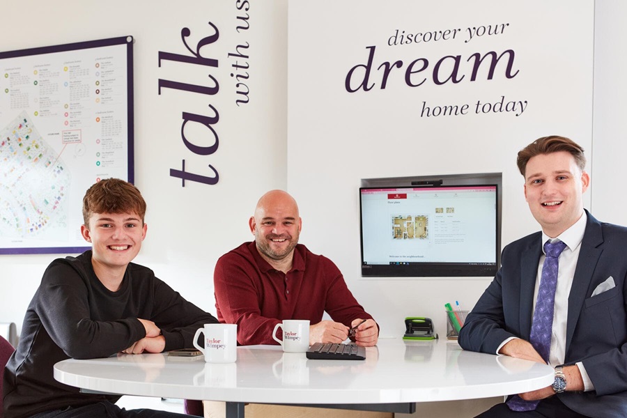 Customers with sales executive 